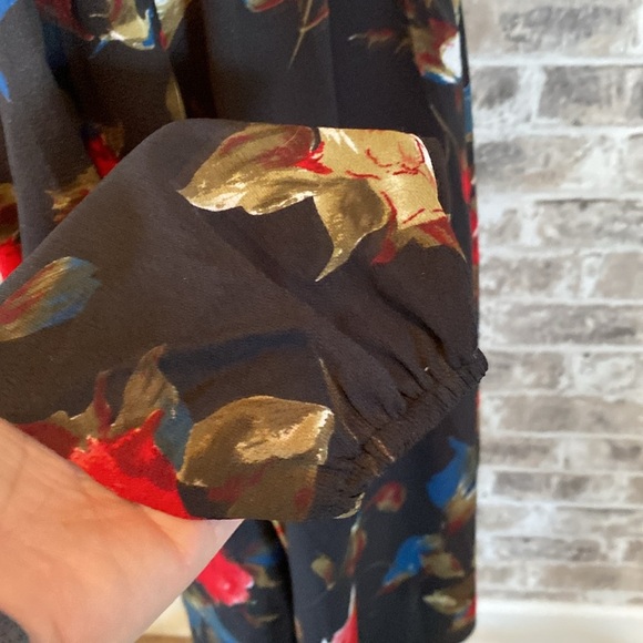 Altered State NWOT dress. Sz M. Black & red floral. Long sleeve. 100% polyester. - Picture 9 of 15